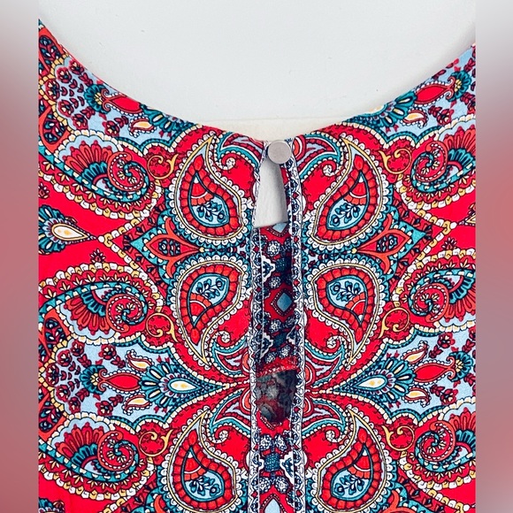 Boho Flowy Tank with Button Clasp Closure - Picture 3 of 9